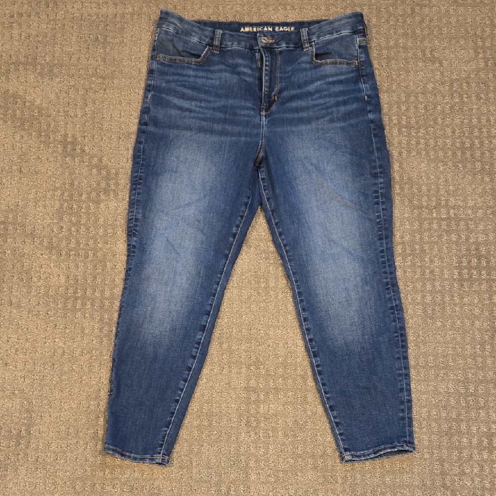 American Eagle Outfitters Women's Medium Wash Cropped Jeans
